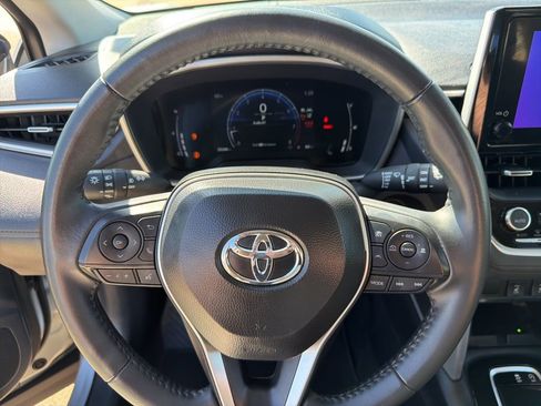 Used 2025 Toyota Corolla Cross XLE image 22