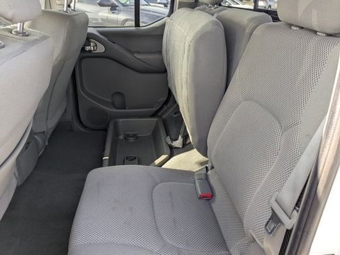 Used 2019 Nissan Frontier SV image 14