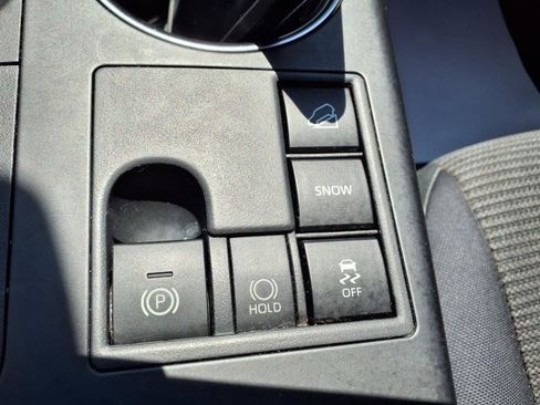 Used 2023 Toyota Highlander LE image 17