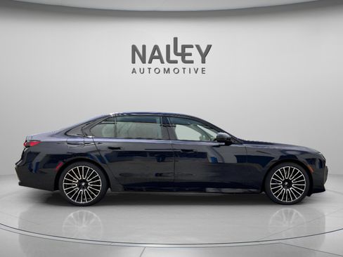 Used 2025 BMW 740i w/ Premium Package image 5