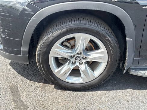 Used 2019 Toyota Highlander Limited FWD image 25