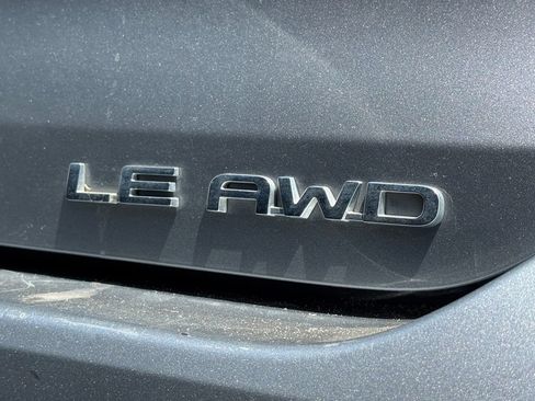 Used 2023 Toyota Highlander LE AWD/4WD image 9