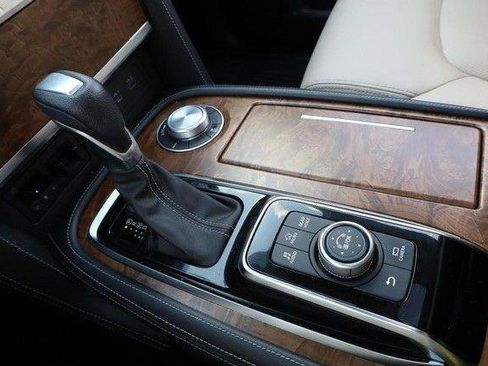 Used 2022 Nissan Armada SL AWD/4WD image 19