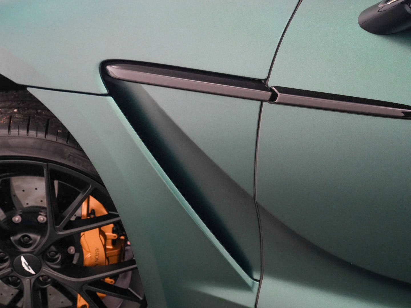 Used 2025 Aston Martin DBX 707 AWD/4WD image 8
