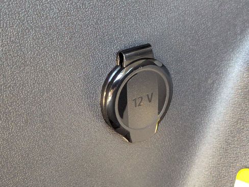 Used 2025 Volkswagen Tiguan SE FWD image 29
