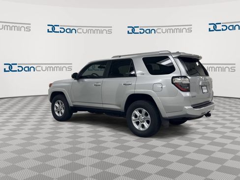 Used 2017 Toyota 4Runner SR5 AWD/4WD image 6
