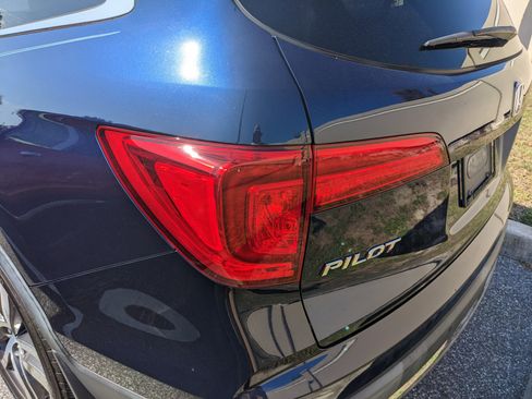Used 2018 Honda Pilot Touring image 11