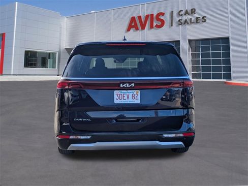 Used 2024 Kia Carnival LX image 7