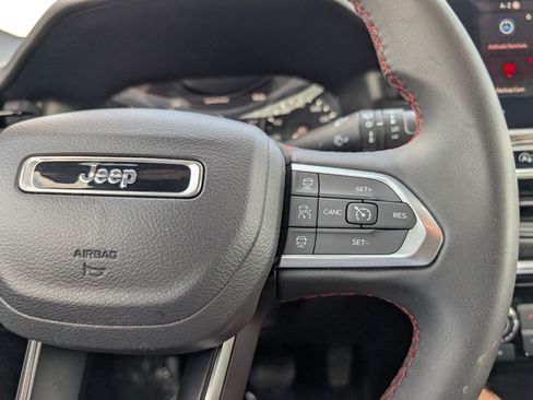 Used 2025 Jeep Compass Trailhawk AWD/4WD image 22