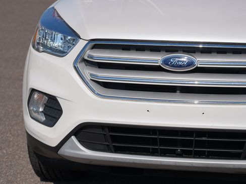 Used 2018 Ford Escape SE w/ SE Sync 3 Package AWD/4WD image 9