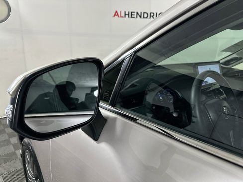 Used 2023 Toyota Venza LE image 10