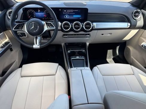 Used 2026 Mercedes-Benz GLB 250 4MATIC image 4
