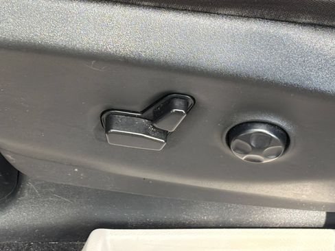 Used 2024 Chrysler Voyager LX FWD image 21