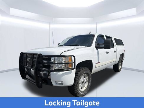 Used 2007 Chevrolet Silverado 1500 LT w/ 2LT Audio Package AWD/4WD image 2