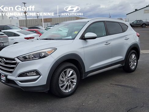 Used 2017 Hyundai Tucson SE image 1