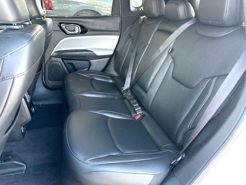 Used 2025 Jeep Compass Limited image 23