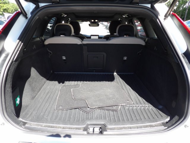Certified 2026 Volvo XC60 B5 Plus AWD/4WD image 27