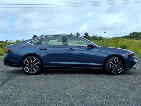 Used 2025 Honda Accord Touring image 2