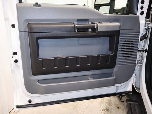 Used 2016 Ford F550 4x4 Regular Cab Super Duty image 10