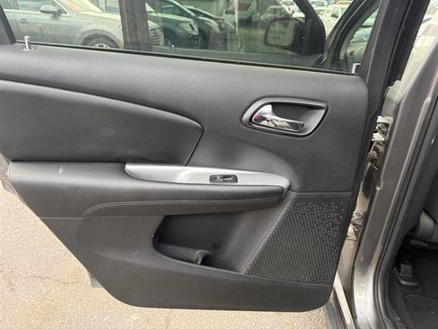 Used 2013 Dodge Journey SE image 25