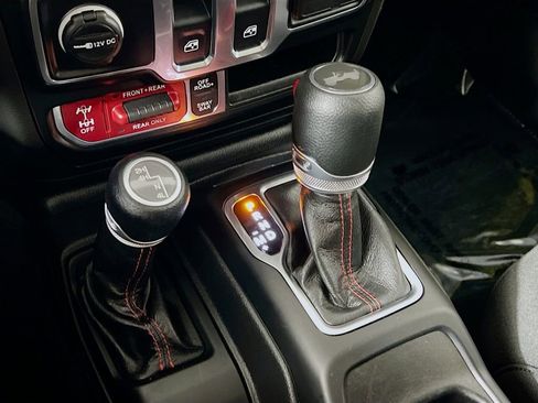 Used 2022 Jeep Wrangler Rubicon w/ Cold Weather Group image 17