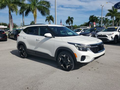 Used 2024 Kia Seltos EX image 3