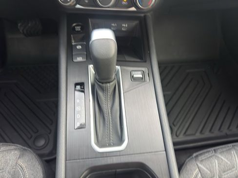 Used 2025 Nissan Kicks SV w/ Illumination Package image 14