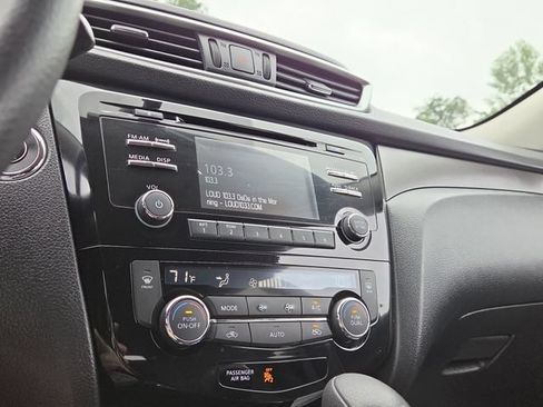 Used 2016 Nissan Rogue SV AWD/4WD image 11