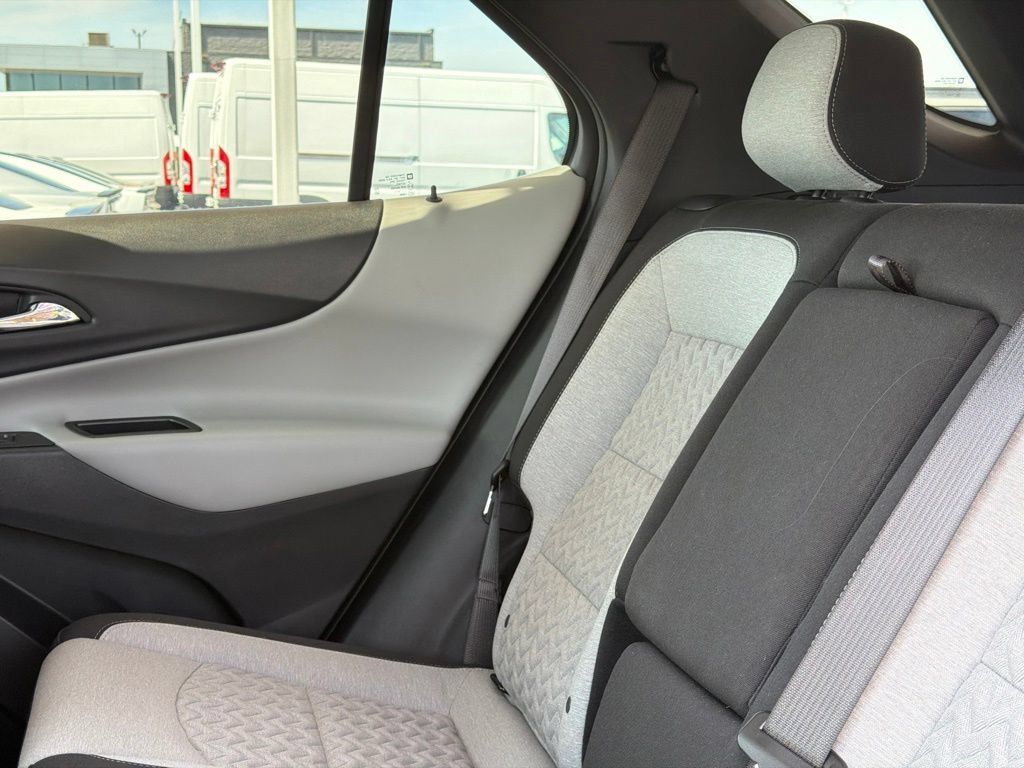 Used 2023 Chevrolet Equinox LT w/ Driver Convenience Package AWD/4WD image 18