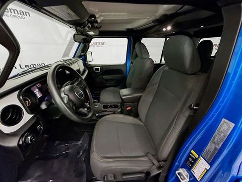 Used 2025 Jeep Gladiator Sport image 19