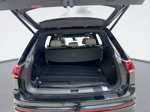 Used 2024 Volkswagen Tiguan SE R-Line AWD/4WD image 21