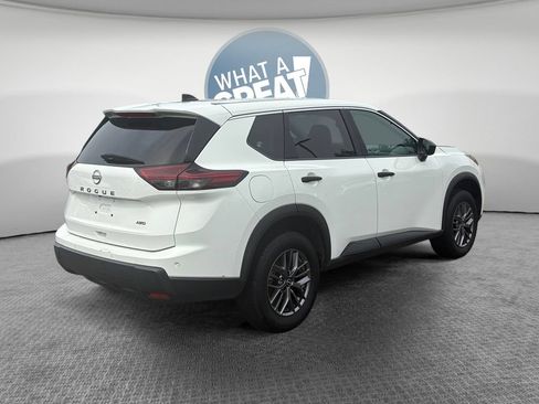 Used 2024 Nissan Rogue S AWD/4WD image 3