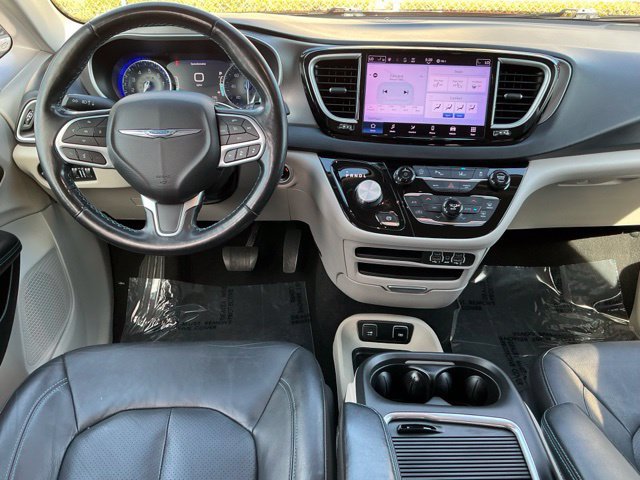 Used 2021 Chrysler Pacifica Touring-L FWD image 12