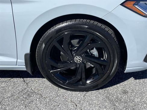 Used 2025 Volkswagen Jetta SE image 10