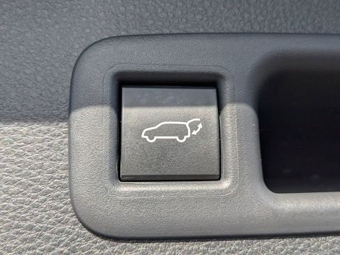 Used 2024 Toyota Highlander LE image 14