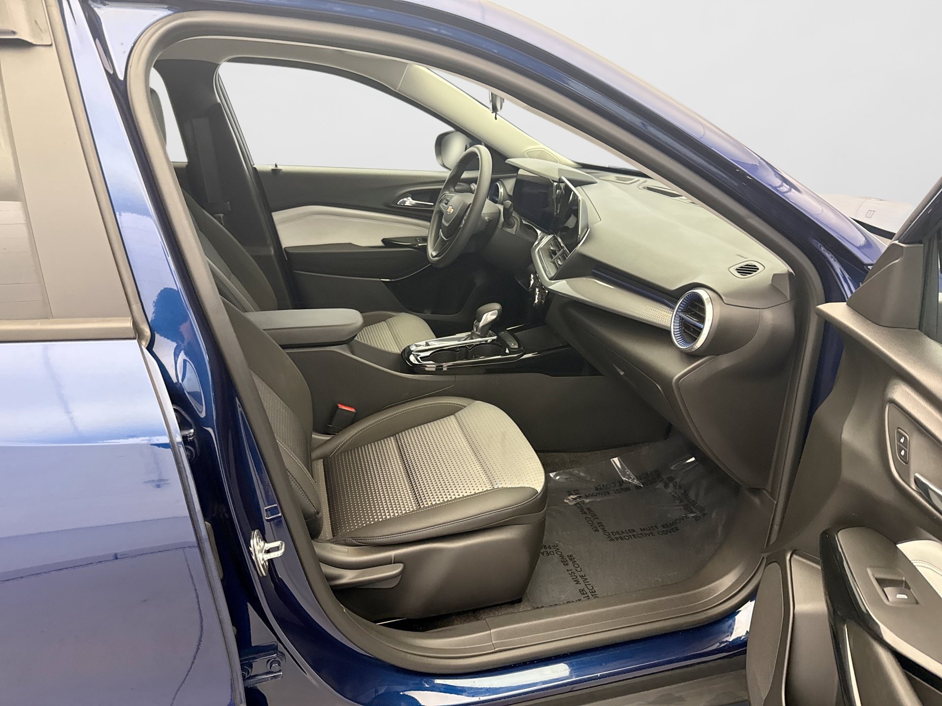 Used 2024 Chevrolet Trax LT FWD image 16