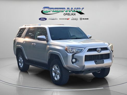 Used 2017 Toyota 4Runner SR5 AWD/4WD image 1