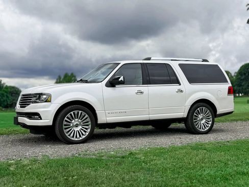 Used 2015 Lincoln Navigator L 4WD w/ Equipment Group 101A Reserve image 37