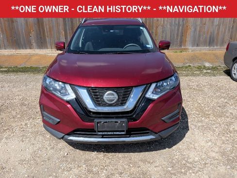 Used 2019 Nissan Rogue SV w/ Premium Package FWD image 2