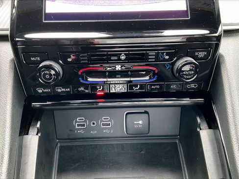 Certified 2023 Jeep Grand Cherokee L Laredo AWD/4WD image 19