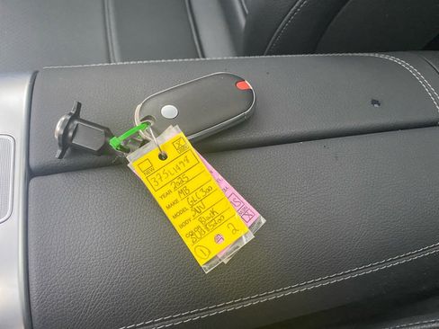 Used 2025 Mercedes-Benz GLC 300 4MATIC image 34