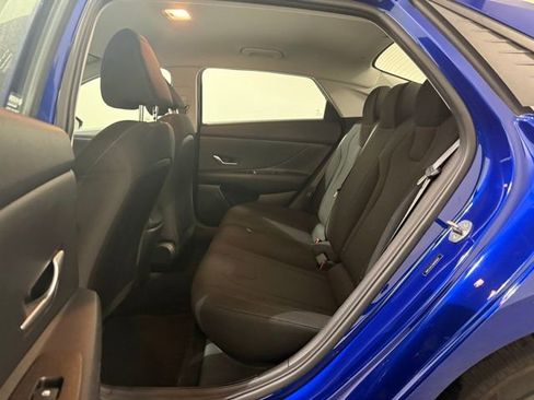 Used 2021 Hyundai Elantra SE image 19