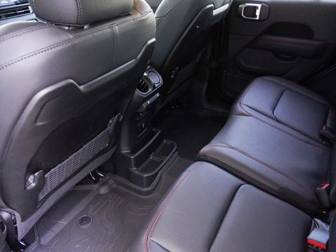 Used 2025 Jeep Wrangler Unlimited Rubicon w/ Convenience Group AWD/4WD image 32