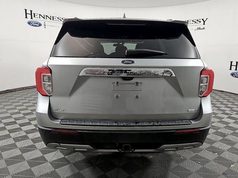Used 2020 Ford Explorer XLT w/ Equipment Group 202A image 6