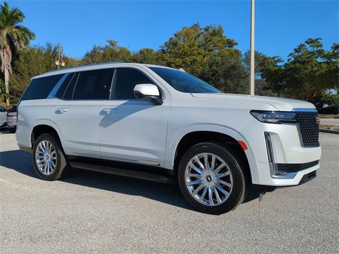 Used 2024 Cadillac Escalade Premium Luxury image 2