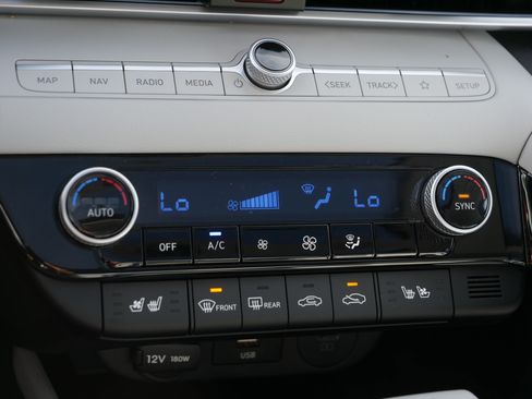 Certified 2026 Hyundai Elantra Limited FWD image 23