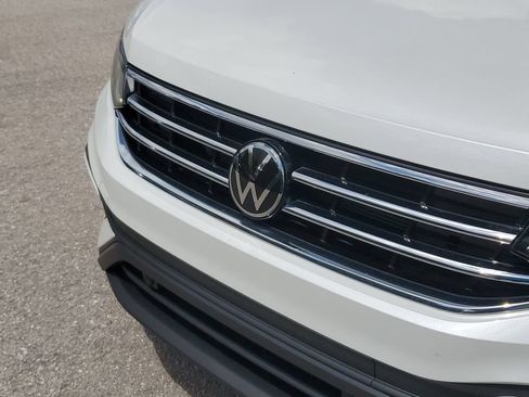 Certified 2023 Volkswagen Tiguan SE FWD image 11