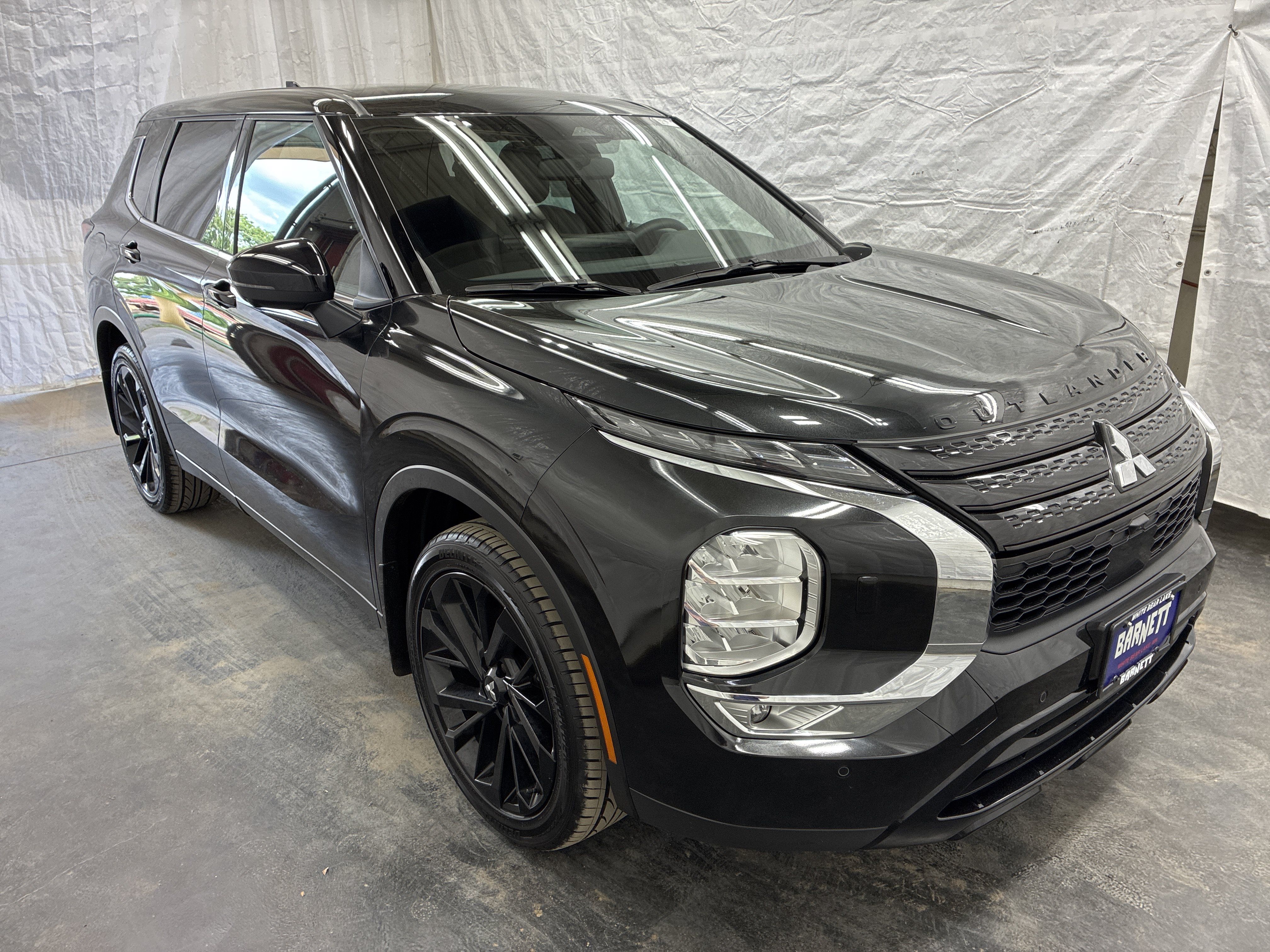 Used 2023 Mitsubishi Outlander SE Black Edition AWD/4WD image 2