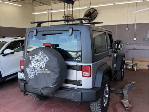 Used 2016 Jeep Wrangler Rubicon w/ Power Convenience Group AWD/4WD image 1