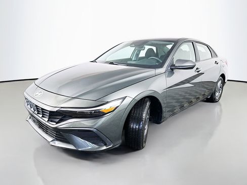 Certified 2024 Hyundai Elantra SEL image 3